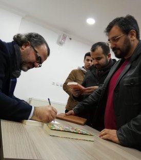 Kitap Okumayan Çok Zeki Bir Çocuk Bir Gün Duvara Toslar