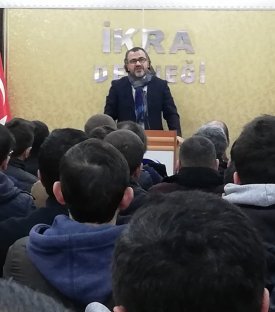 Kitap Okumayan Çok Zeki Bir Çocuk Bir Gün Duvara Toslar