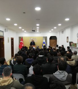 Kitap Okumayan Çok Zeki Bir Çocuk Bir Gün Duvara Toslar