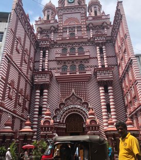 SRİ-LANKA’DA MÜSLÜMAN OLMAK YA DA PUTLAR ARASINDA KULLUKTA SEBAT ETMEK