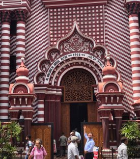 SRİ-LANKA’DA MÜSLÜMAN OLMAK YA DA PUTLAR ARASINDA KULLUKTA SEBAT ETMEK