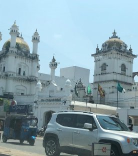 SRİ-LANKA’DA MÜSLÜMAN OLMAK YA DA PUTLAR ARASINDA KULLUKTA SEBAT ETMEK