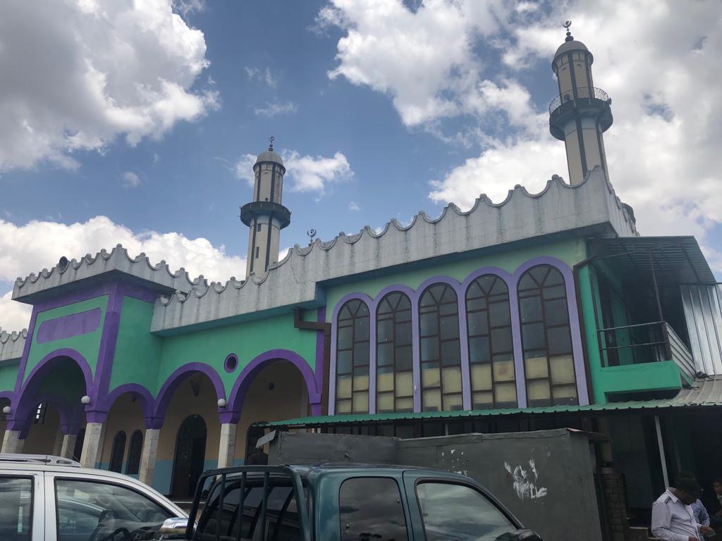 NECAŞİ’NİN ÜLKESİNDE MİSAFİR OLMAK